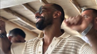 شاهد بالصور.. محمد صلاح يحتفل بعيد الكريسماس مع أسرته في أجواء هادئة