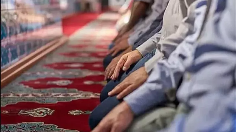 موعد أذان الظهر اليوم