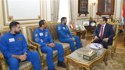 تفاصيل زيارة وزير الشباب الإماراتي ووفد من رواد الفضاء لجامعة القاهرة.. (صور)