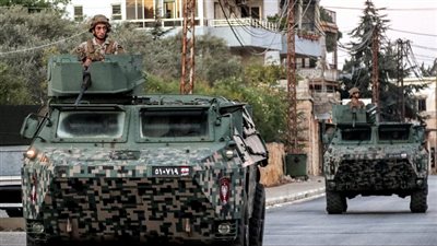 الجيش اللبناني يسلم 70 شخصًا إلى سوريا بينهم ضباط فلول نظام الأسد