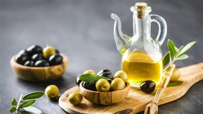 فوائد زيت الزيتون للشعر الجاف وكافة الأنواع الأخرى.. نتيجة مذهلة