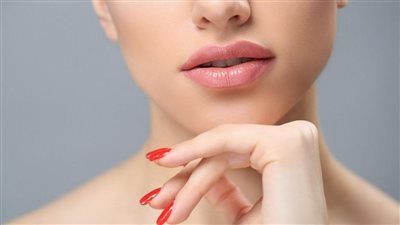 علاج جفاف الشفاه في فصل الشتاء.. نصائح فعّالة لحماية شفايفك من البرد