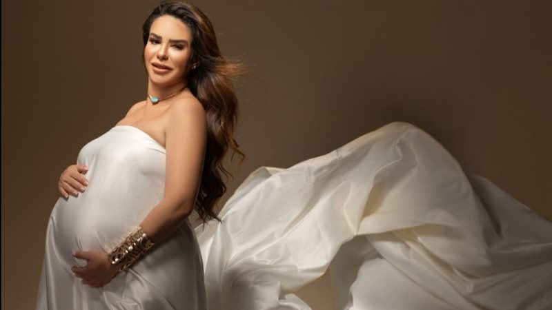 دنيا عبد العزيز