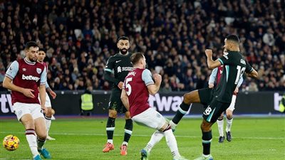 الدوري الإنجليزي.. ليفربول يكتسح وست هام يونايتد بثلاثية نارية في الشوط الأول