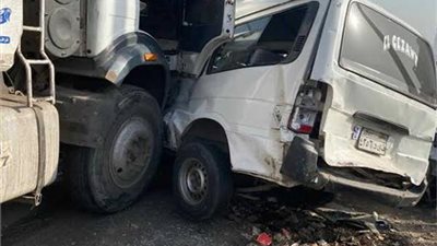 تفاصيل مصرع سيدة وإصابة 7 أشخاص في حادث ميكروباص وتريلا