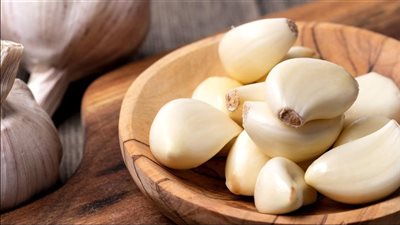 7 أسباب تجعل مضغ الثوم على الريق  سرًّا لصحة مثالية