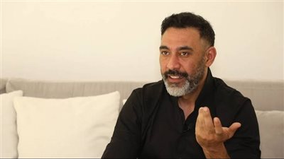 عمرو مصطفى.. 45 عامًا من الإبداع والتميز بين التلحين والغناء