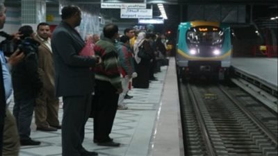 انتحار شاب تحت عجلات المترو بمحطة جامعة القاهرة.. إليك التفاصيل