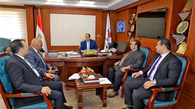 تفاصيل مباحثات محافظ سوهاج مع وفد وزارة الشباب والرياضة