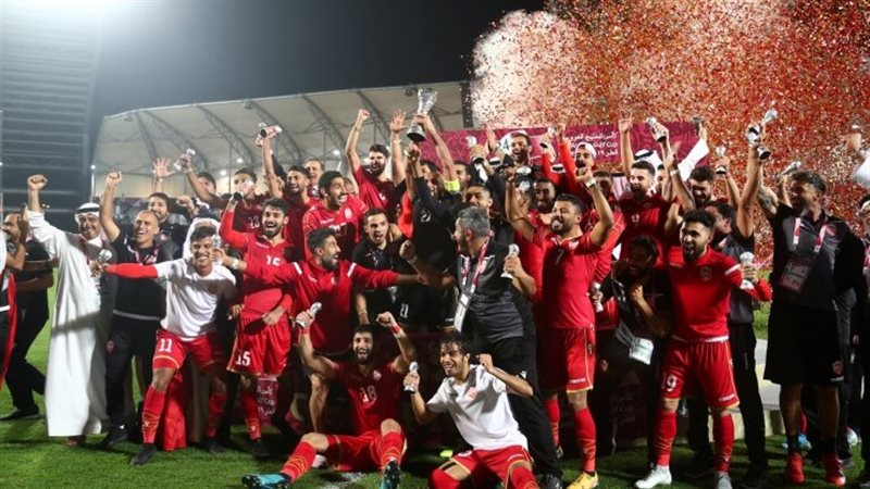 البحرين يتوج بكأس
