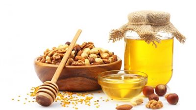 العسل بالمكسرات على الريق.. كنز صحي لجسمك وطاقة ليومك