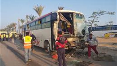 مصرع شخص وإصابة 13 آخرين.. تفاصيل حادث الطريق الأوسطي