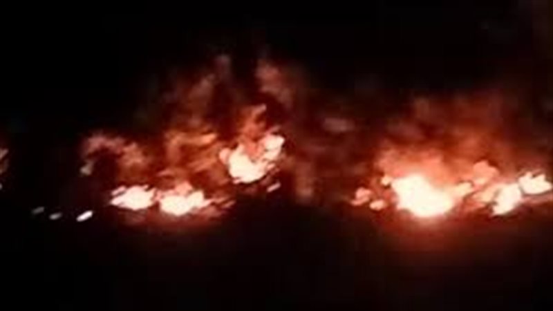 حريق بأرض فضاء