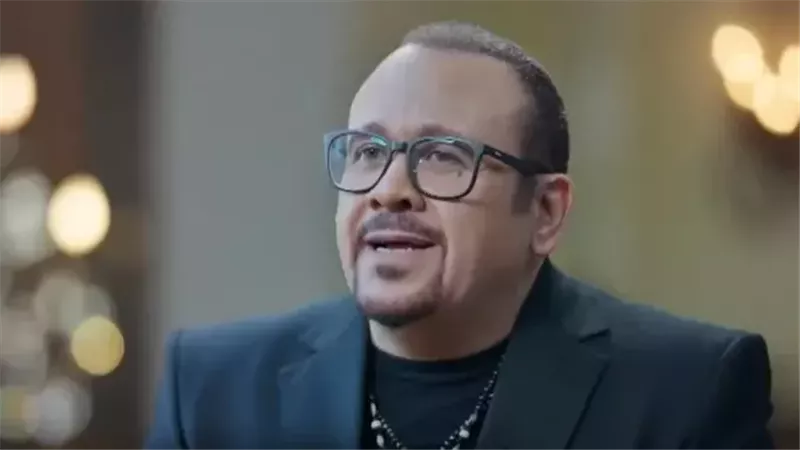الفنان هشام عباس