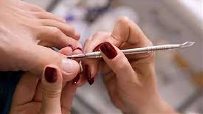 هل يجوز عمل الرجل للباديكير من قبل النساء؟ دار الإفتاء المصرية توضح 