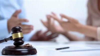 زوجة تقاضي زوجها بسبب تهديداته المتكررة بالطلاق