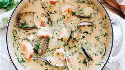 طريقة عمل شوربة السي فود اللذيذة والفريدة.. المأكولات البحرية 