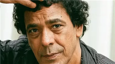 بعد غيابه عن التكريم.. أسرار عائلية في حياة كينج الأغنية محمد منير 