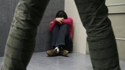  ضبط المتهم باغـ.ـتصـ.ـاب طفل في الصف بعد استدراجه بقطعة حلوى