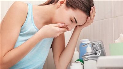 الشعور بالغثيان بعد الحلويات.. مشاكل صحية أم عادات غذائية خاطئة؟