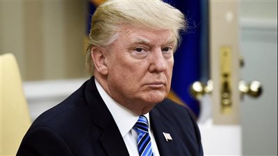 ترامب يفتح النيران مجدداً على السلطات بسبب حرائق كاليفورنيا