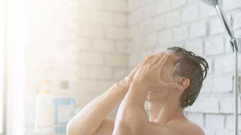 أضرار الاستحمام بالماء