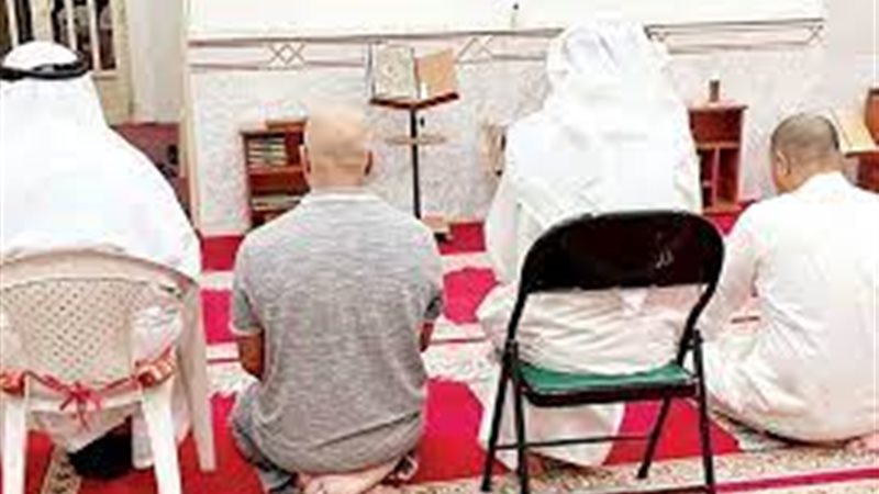 حكم الصلاة على الكرسي