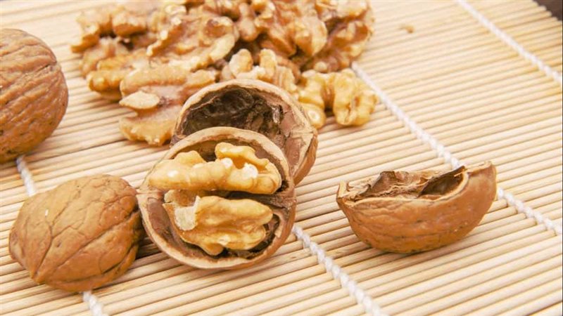 الجوز المنقوع