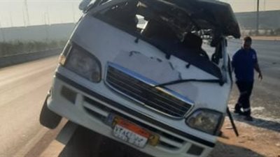 إصابة 5 أشخاص في انقلاب ميكروباص أعلى الطريق الأوسطي