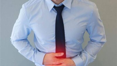 مشروبات طبيعية فعّالة لعلاج عسر الهضم وتحسين صحة الجهاز الهضمي