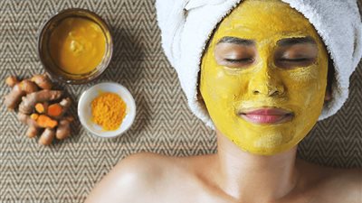 فوائد الكركم لصحة البشرة في الشتاء.. نضارة وحماية من الجفاف