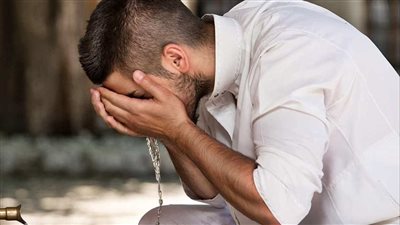 المسح على الأكمام والشراب للرجال والنساء.. ضوابط شرعية وتوضيحات فقهية