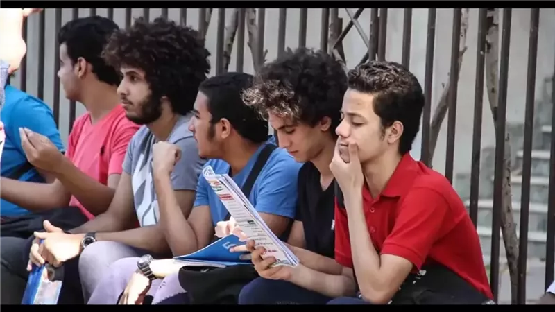 طلاب الشهادة الإعدادية