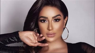 جوري بكر تشعل منصات التواصل بتصريحاتها الجريئة بعد تريند العمرة والأفاعي السامة