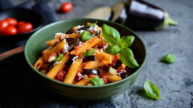 مكرونة بصلصة الباذنجان