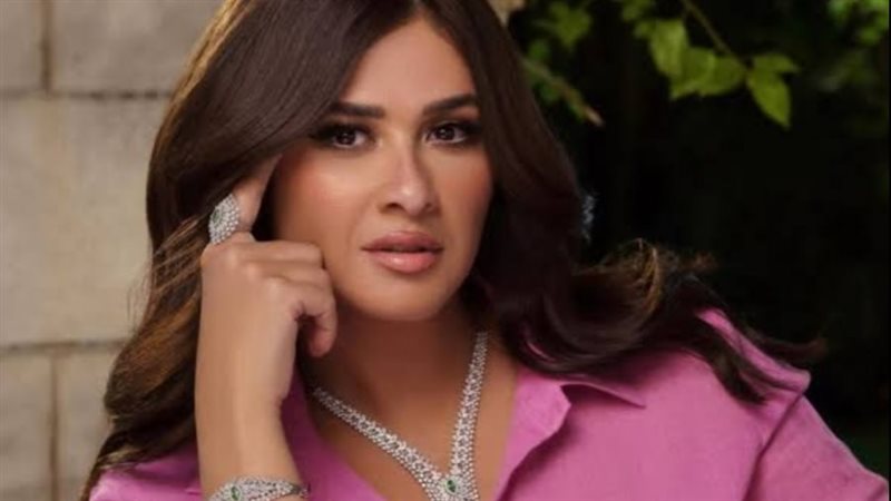 ياسمين عبد العزيز