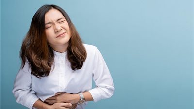 أبرز الأطعمة الضارة التي تسبب حرقة المعدة في رمضان 2025