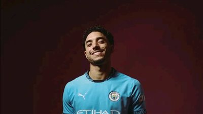 قبل عمر مرموش.. ماذا قدم النجوم العرب بقميص مانشستر سيتي؟