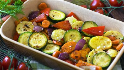 أفكار فطار رمضان 2025.. طريقة عمل الخضار سوتيه في الفرن