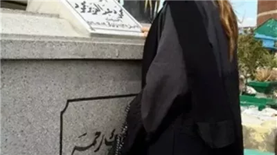 حكم ارتداء الملابس السوداء في فترة الحداد.. وأحكام العدة للنساء