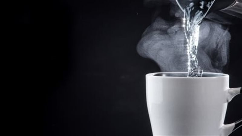 فوائد شرب الماء الساخن