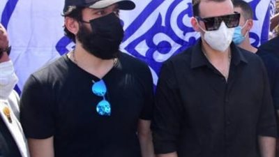 حسن الرداد ورامى رضوان يعملان على الانتهاء من إجراءات دفن دلال عبد العزيز