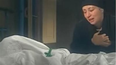 شاهد.. دلال عبد العزيز فى  الكفن وعبلة كامل تنهار من البكاء فى مشهد مؤثر