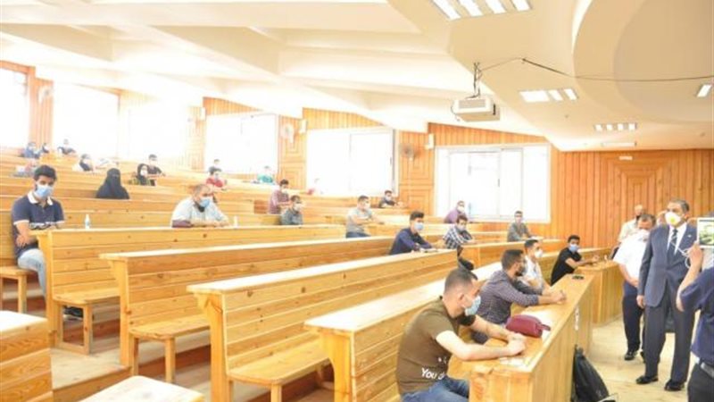 امتحانات طلاب الجامعات