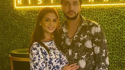 منة عرفة تغازل زوجها بشكل رومانسى فى أحدث ظهور لهما