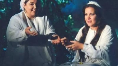 النجمة الطيبة.. مها أحمد تكشف سبب غيابها عن جنازة دلال عبد العزيز