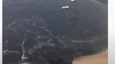 شاطئ مكسيكى شهير يتحول للون الأسود.. إليك القصة كاملة