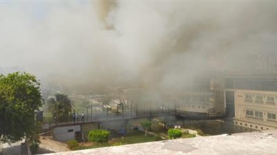 الحماية المدنية تحاول السيطرة على انتشار النار بعائمة نيلية فى الزمالك