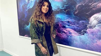 أيتن عامر تطلب من جمهورها الدعاء لنجلها بعد إصابته بكسر في الترقوة