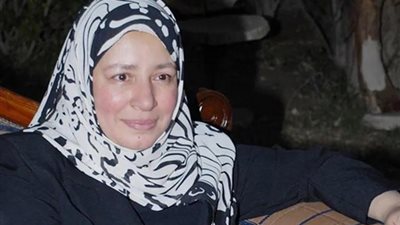 طلقها بسبب الغيرة و مازال يدافع عنها .. حكايات عن الزوج المجهول للفنانة ”عبلة كامل ”